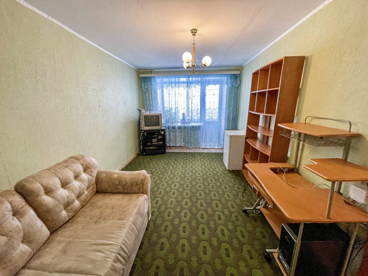 Продам трехкомнатную (3-комн.) квартиру, 2-й Микрорайон ул, 23, Эльбан рп