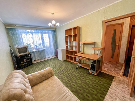 Продам трехкомнатную (3-комн.) квартиру, 2-й Микрорайон ул, 23, Эльбан рп