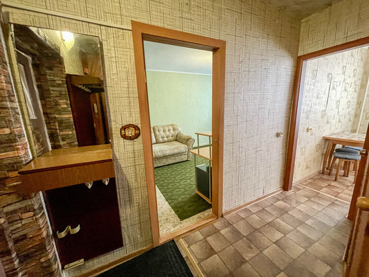 Продам трехкомнатную (3-комн.) квартиру, 2-й Микрорайон ул, 23, Эльбан рп