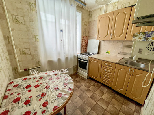 Продам трехкомнатную (3-комн.) квартиру, 2-й Микрорайон ул, 23, Эльбан рп