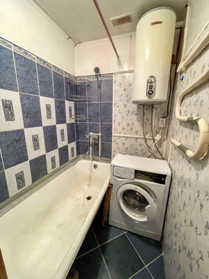 Продам трехкомнатную (3-комн.) квартиру, 2-й Микрорайон ул, 23, Эльбан рп