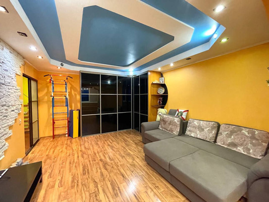 Продам трехкомнатную (3-комн.) квартиру, Карла Маркса ул, 73, Ишим г