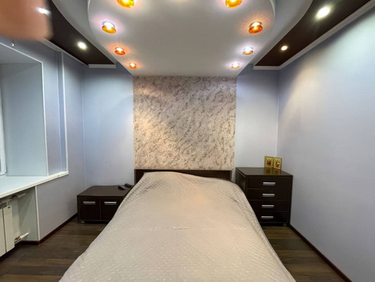 Продам трехкомнатную (3-комн.) квартиру, Карла Маркса ул, 73, Ишим г