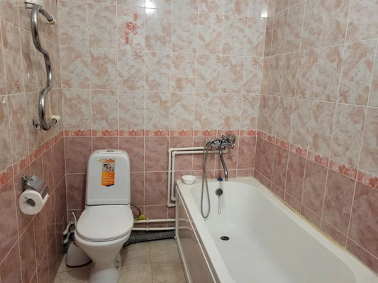 Продам однокомнатную (1-комн.) квартиру, Рощинская ул, 17Б, Гатчина г