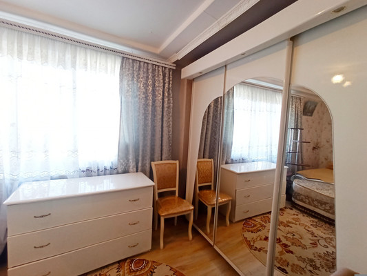 Продам двухкомнатную (2-комн.) квартиру, Юбилейная ул, 3, Крымская Роза с