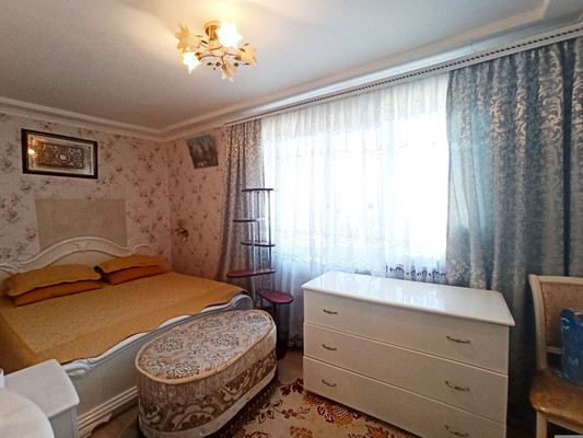 Продам двухкомнатную (2-комн.) квартиру, Юбилейная ул, 3, Крымская Роза с