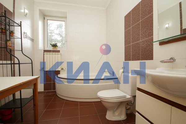 Продам коттедж, Кедровый пер, 11, Красноярск г, 0 км от города