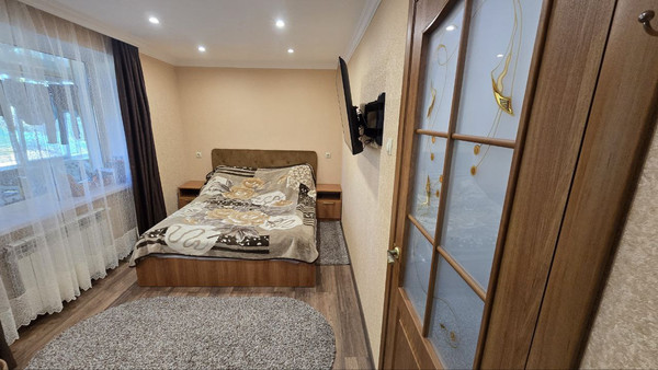 Продам трехкомнатную (3-комн.) квартиру, Мира ул, 10, Школьное п