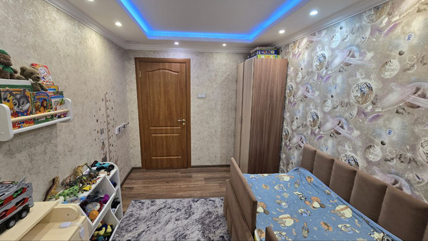 Продам трехкомнатную (3-комн.) квартиру, Мира ул, 10, Школьное п