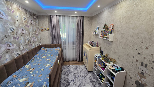 Продам трехкомнатную (3-комн.) квартиру, Мира ул, 10, Школьное п