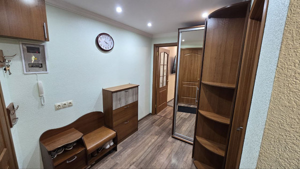 Продам трехкомнатную (3-комн.) квартиру, Мира ул, 10, Школьное п