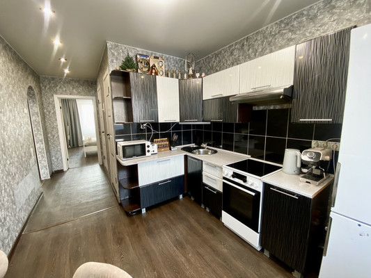 Продам двухкомнатную (2-комн.) квартиру, Ястынская ул, 5, Красноярск г