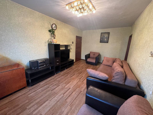 Продам трехкомнатную (3-комн.) квартиру, Гагарина ул, 73, Казань г