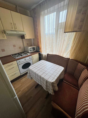 Продам трехкомнатную (3-комн.) квартиру, Гагарина ул, 73, Казань г