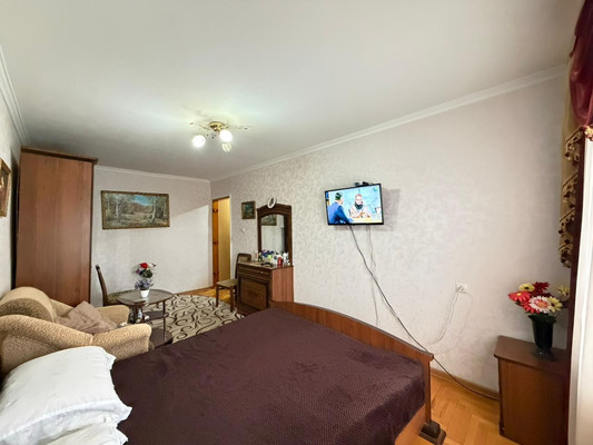 Продам трехкомнатную (3-комн.) квартиру, Бесланеева ул, 4, Терек г