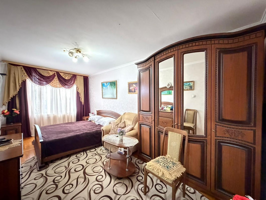 Продам трехкомнатную (3-комн.) квартиру, Бесланеева ул, 4, Терек г