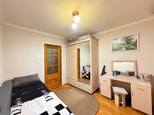 Продам трехкомнатную (3-комн.) квартиру, Бесланеева ул, 4, Терек г