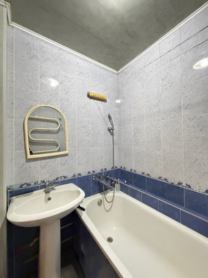 Продам трехкомнатную (3-комн.) квартиру, Бесланеева ул, 4, Терек г