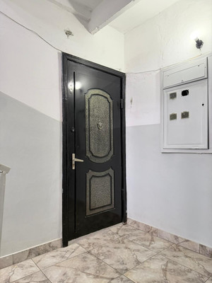 Продам трехкомнатную (3-комн.) квартиру, Бесланеева ул, 4, Терек г