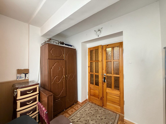 Продам трехкомнатную (3-комн.) квартиру, Бесланеева ул, 4, Терек г