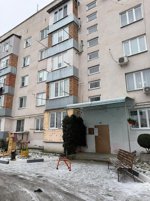 Продам трехкомнатную (3-комн.) квартиру, Бесланеева ул, 4, Терек г