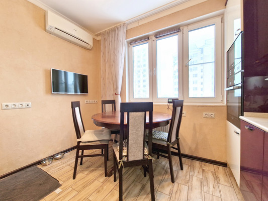 Продам трехкомнатную (3-комн.) квартиру, Кашёнкин Луг ул, 6к3, Москва г