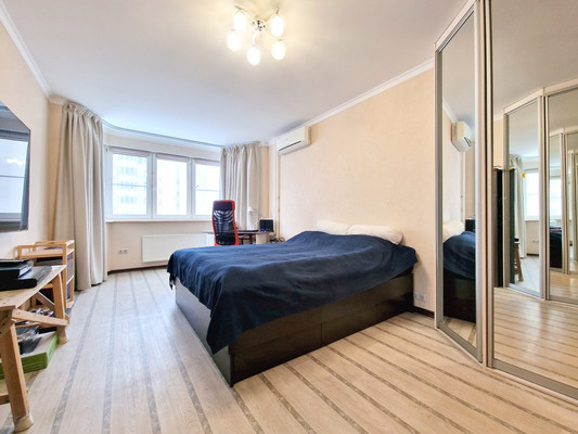 Продам трехкомнатную (3-комн.) квартиру, Кашёнкин Луг ул, 6к3, Москва г