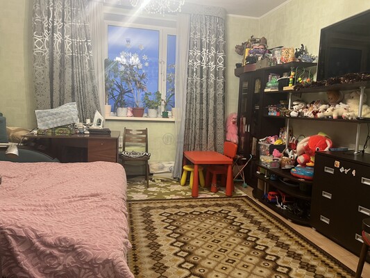 Продам двухкомнатную (2-комн.) квартиру, Новоорловская ул, 8к2, Москва г