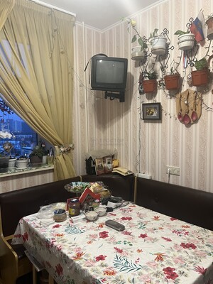 Продам двухкомнатную (2-комн.) квартиру, Новоорловская ул, 8к2, Москва г