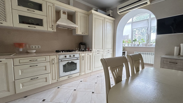 Продам двухкомнатную (2-комн.) квартиру, Ленина ул, 186, Горячий Ключ г