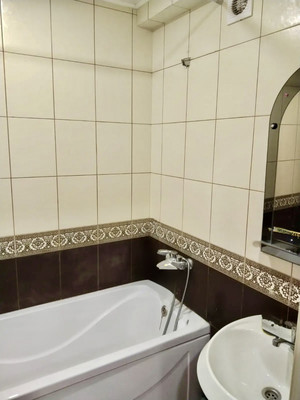 Продам трехкомнатную (3-комн.) квартиру, Высоковольтная ул, 1, Цимлянск г