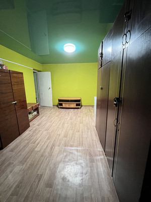 Продам комнату в 8-комн. квартире, Калинина ул, 63/37, Пенза г