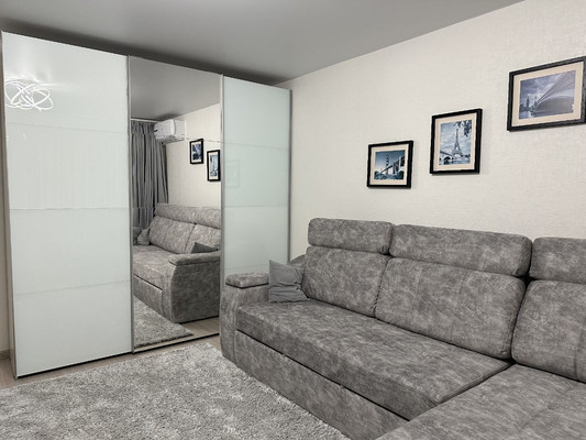 Продам двухкомнатную (2-комн.) квартиру, 3-я Нововатутинская ул, 9, Десеновское п