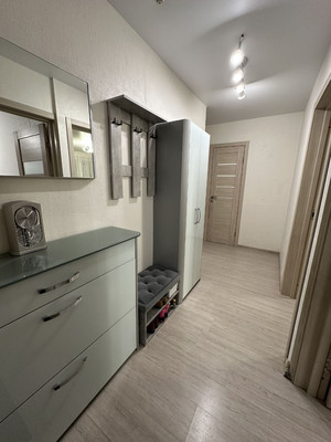 Продам двухкомнатную (2-комн.) квартиру, 3-я Нововатутинская ул, 9, Десеновское п