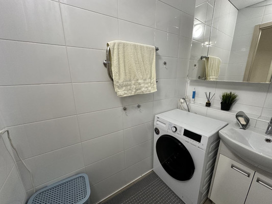 Продам двухкомнатную (2-комн.) квартиру, 3-я Нововатутинская ул, 9, Десеновское п