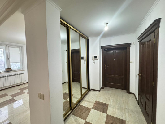 Продам многокомнатную квартиру, Им Калмыкова Р.А. ул, 96, Баксан г