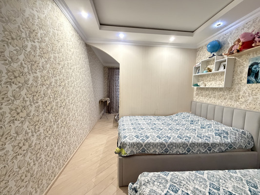 Продам трехкомнатную (3-комн.) квартиру, Академика Лаврентьева ул, 11, Казань г