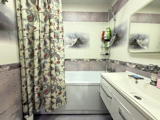 Продам трехкомнатную (3-комн.) квартиру, Академика Лаврентьева ул, 11, Казань г