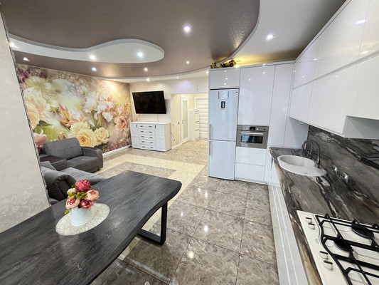 Продам трехкомнатную (3-комн.) квартиру, Аллея смелых ул, 188А, Калининград г