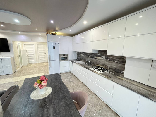 Продам трехкомнатную (3-комн.) квартиру, Аллея смелых ул, 188А, Калининград г