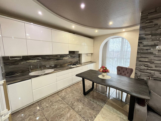 Продам трехкомнатную (3-комн.) квартиру, Аллея смелых ул, 188А, Калининград г