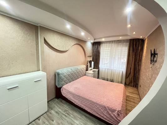 Продам трехкомнатную (3-комн.) квартиру, Аллея смелых ул, 188А, Калининград г