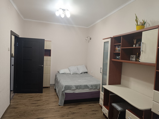 Продам однокомнатную (1-комн.) квартиру, Лизы Чайкиной ул, 13, Симферополь г