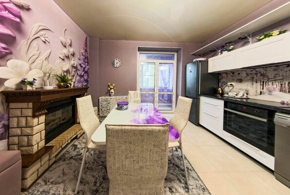 Продам трехкомнатную (3-комн.) квартиру, Подмосковный б-р, 8, Красногорск г