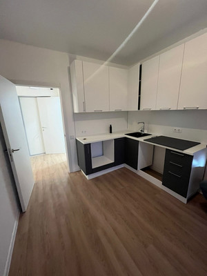 Продам трехкомнатную (3-комн.) квартиру, Пригородное (Пригород Лесное мкр.) ш, 12, Мисайлово д