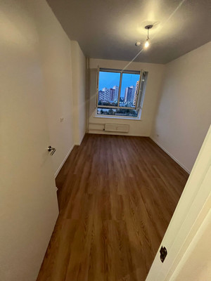 Продам трехкомнатную (3-комн.) квартиру, Пригородное (Пригород Лесное мкр.) ш, 12, Мисайлово д