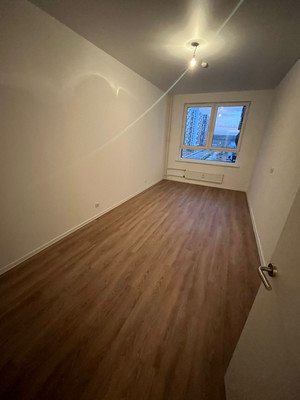 Продам трехкомнатную (3-комн.) квартиру, Пригородное (Пригород Лесное мкр.) ш, 12, Мисайлово д