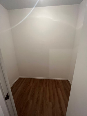 Продам трехкомнатную (3-комн.) квартиру, Пригородное (Пригород Лесное мкр.) ш, 12, Мисайлово д