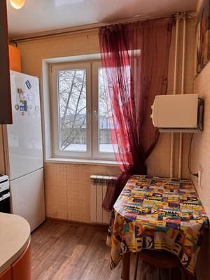 Продам трехкомнатную (3-комн.) квартиру, Фабричная ул, 4, Калининец рп