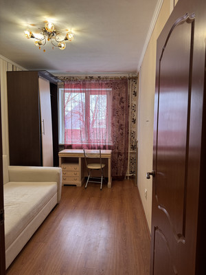 Продам трехкомнатную (3-комн.) квартиру, Фабричная ул, 4, Калининец рп